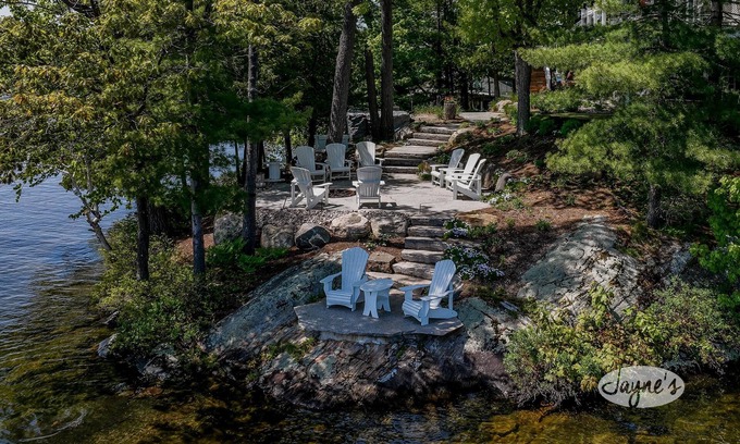 Minett Cottage | 6 bed 8 bath cottage on Lake Rosseau