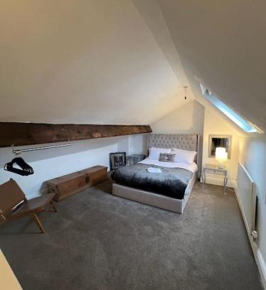 Erdington House | 6 bed house - 12 minutes to City Centre