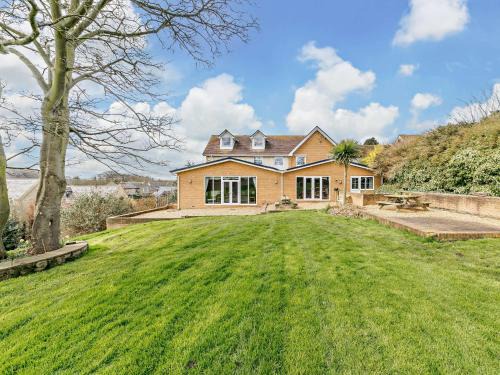 Woodhorn House | 6 Bed in Ellington 91805