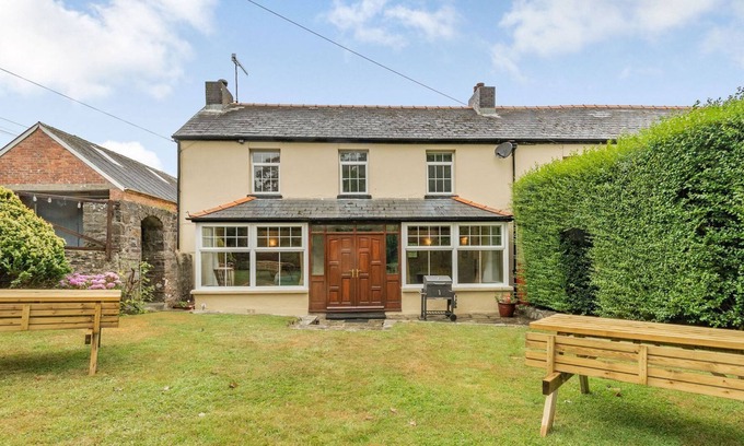 Castlemorris Cottage | 6 bedroom accommodation in Castle Morris