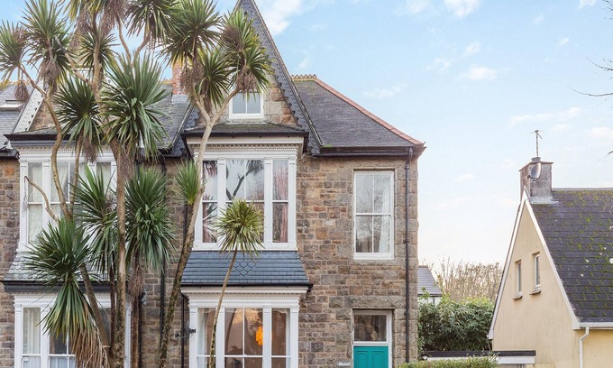 Chysauster Cottage | 6 bedroom accommodation in Penzance