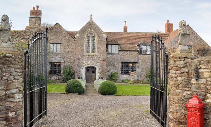 Minehead House | 6 bedroom accommodation in Dunster, near Minehead
