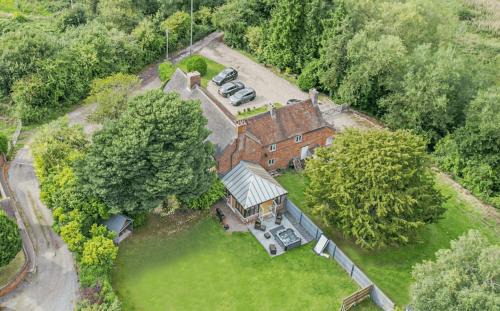 Shifnal House | 6 Bedroom Country Cottage with Hot Tub