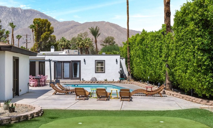 Racquet Club West House | 6 Bedroom desert oasis 5 min from downtown - pool, spa, & amazing mountain view