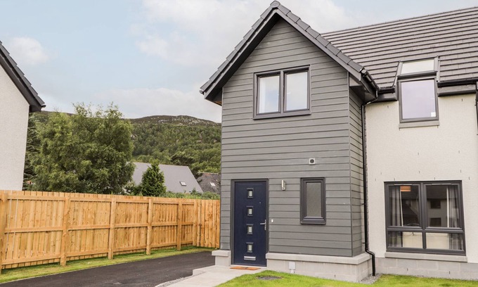 Aviemore Cottage | 6 BYNACK MORE, family friendly, with a garden in Aviemore