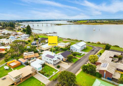Goolwa House | 6 Kingdon Place, Goolwa