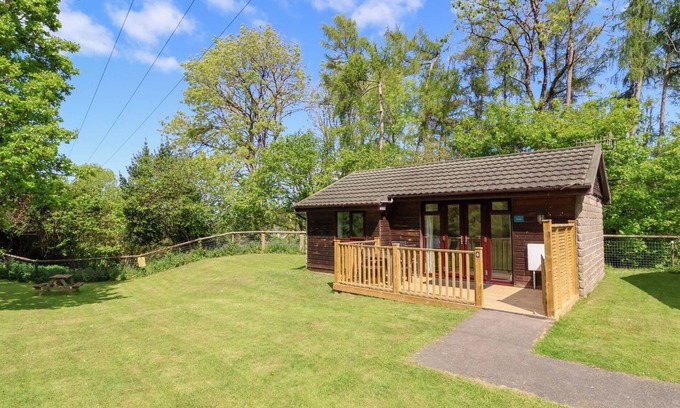 Combe Martin Cottage | 6 MANLEIGH PARK, pet friendly, with a garden in Combe Martin