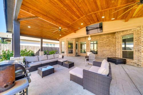San Antonio House | 6 Mi to SeaWorld Pet-Friendly Home with Pool Access