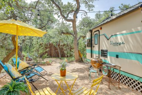 Wimberley Apartment | 6 Mi to Wimberley Square Happy Days Cruiser