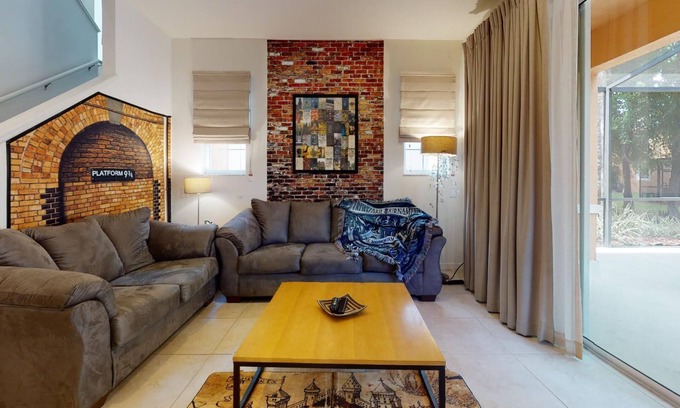 Kissimmee House | 6 Min Disney, 1 Min to Fun Spot, Hot tub, Heated Pool, Big T.Vs, WaterSlides!