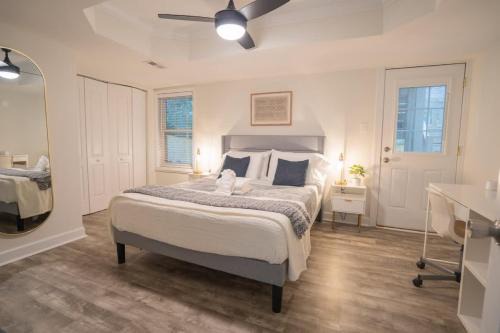 North Raleigh Apartment | 6 Min to North Hills - Private deck - In Unit Washer and Dryer