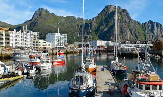 Svolvaer House | 6 person holiday home in Svolv r