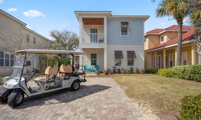 Emerald Waters Village House | 6-Seat Golf Cart ~ Family Friendly ~ Gated Community ~ Community Pool