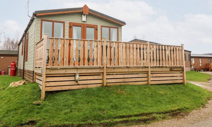 South Lakeland Leisure Village Cabin | 6 SHERWOOD, pet friendly, character holiday cottage in Tewitfield