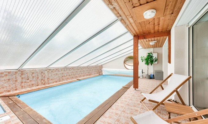 La Faute-sur-Mer Ski Chalet | 600m from the beach, house for 8 with a pool