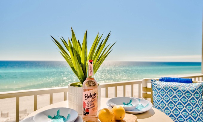 Fort Walton Beach Condo | 606 | Penthouse Condo + Free Beach Service + Heated Pool!