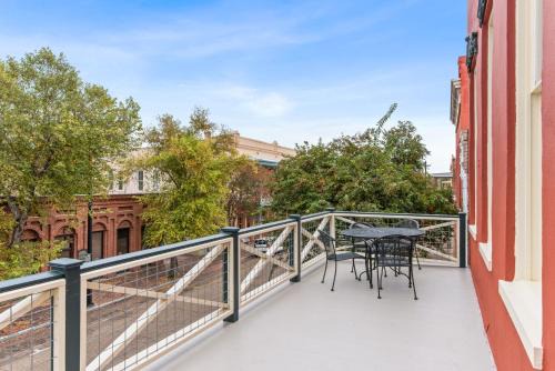 Natchez House | 610 Franklin - 3 Bed, 3 Bath, Duplex, Heart of Downtown