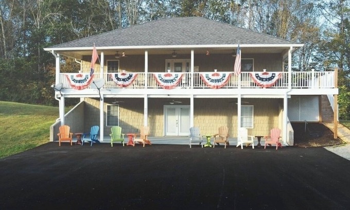 Byrdstown House | 625 Frisco Ln, just up the hill from Sunset Marina, 4.4 miles from Byrdstown
