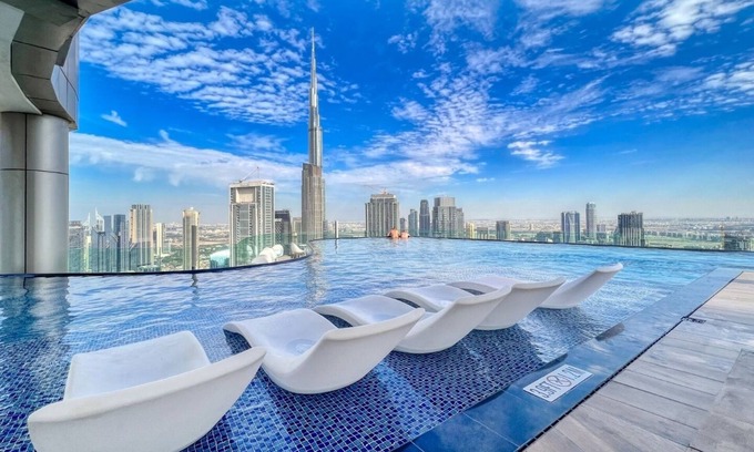 Downtown Dubai Apartment | 64th-Floor Infinity Pool with Burj Khalifa View - Highest Floor- Corner Unit