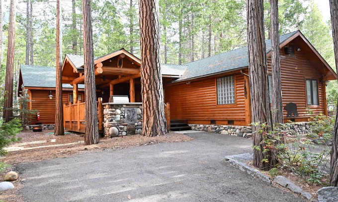 North Wawona Cabin | (66) Grizzly Giant (3 Bedrooms Only) at The Redwoods In Yosemite