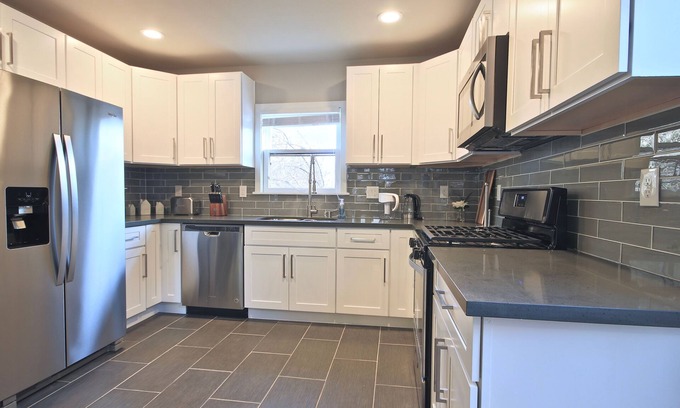 Wallingford House | 6BR/3BA Wallingford Gem, minutes to UW and Downtown