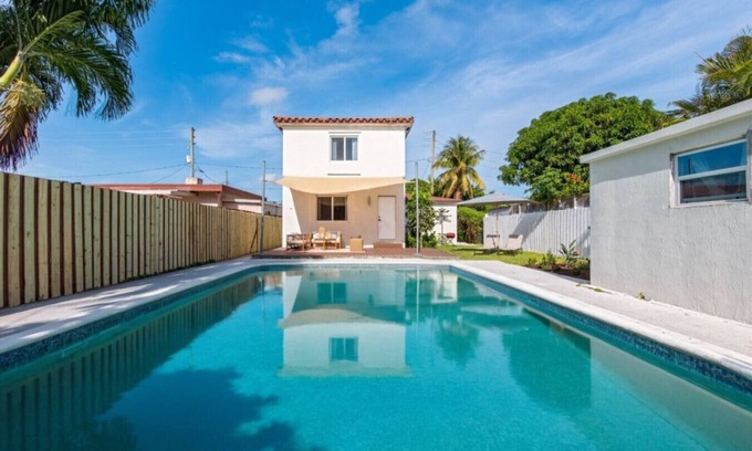 West Little Havana House | 6BR Villa w/Pool, King Beds & Top Amenities!