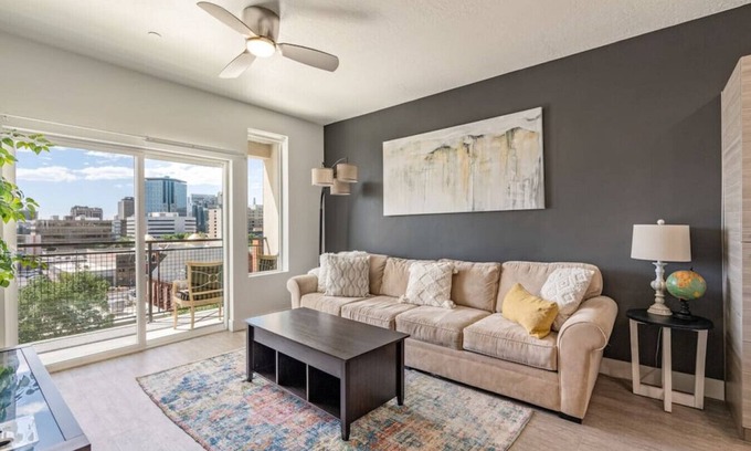 Downtown Salt Lake City Apartment | 6th floor Luxury Apt.- King Bed Pool Prkng Gym NEW