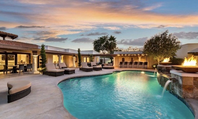 Sundown Manor House | 7 Bed/4.5 Bath - Luxury Estate - W/2 Guest Houses!