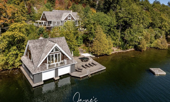 Seguin Cottage | 7 bed 7 bath cottage on Lake Joseph