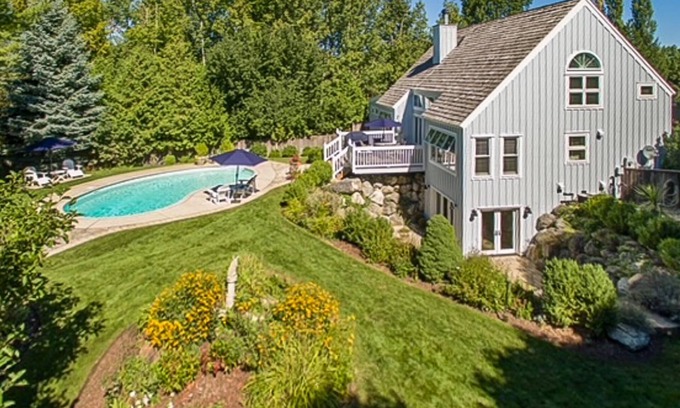 Collingwood Other | 7 bedroom, 4 bath Chalet in Collingwood, Saltwater Pool! 5 Min to Blue Mountain