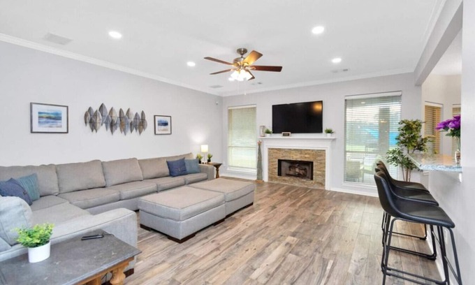 Barker Apartment | 7-Bedroom Hideaway, Pool: 25 Min to Downtown HT