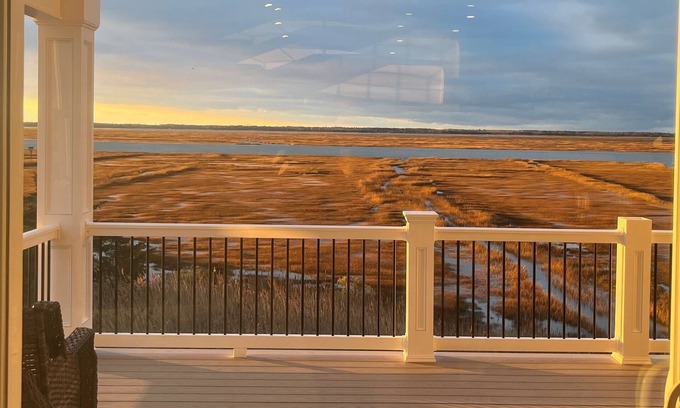 Sea Isle City House | 7 Bedroom - On the Bay in Sea Isle- walk to Acme, Beach, Park, and Shops
