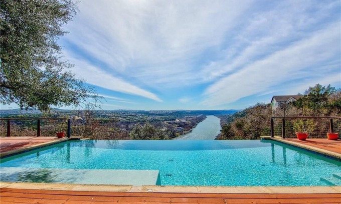 McNeil House | 7 Bedrooms 5 full bath & 2 1/2 Bath Lake Austin Estate