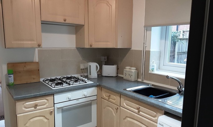 Rowton Apartment | 7 Guests - Pet Friendly - Idyllic Village