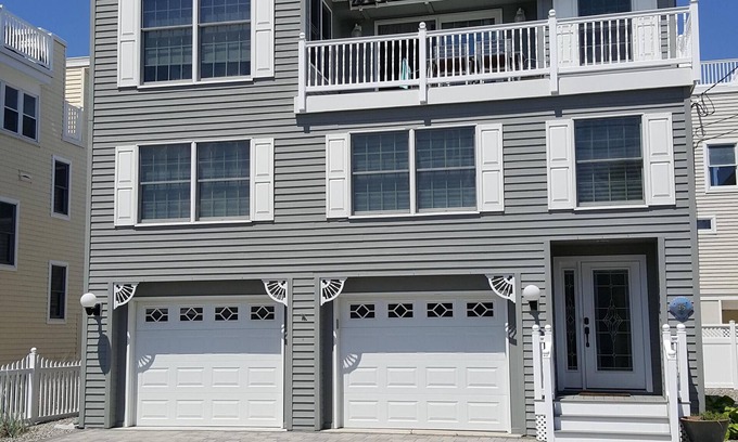 Holgate House | 7 houses to the Beach and 7 houses to the Marina