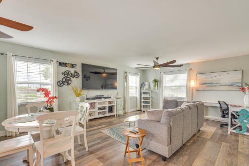 Panama City Apartment | 7 Mi PCB Beaches, Bays and Sunsets Getaway with Patio