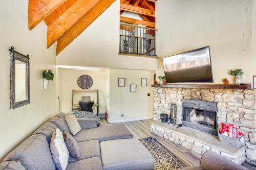 Sugarloaf House | 7 Mi to Big Bear Mountain Resort Winter Getaway!