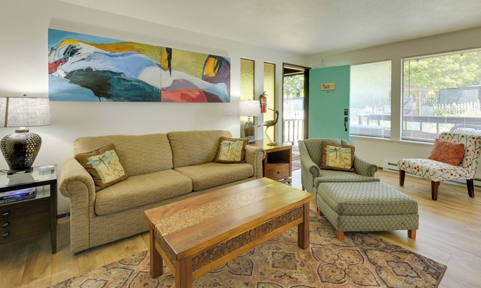 Port Angeles Apartment | 7 Mi to Olympic National Park: Port Angeles Apt!