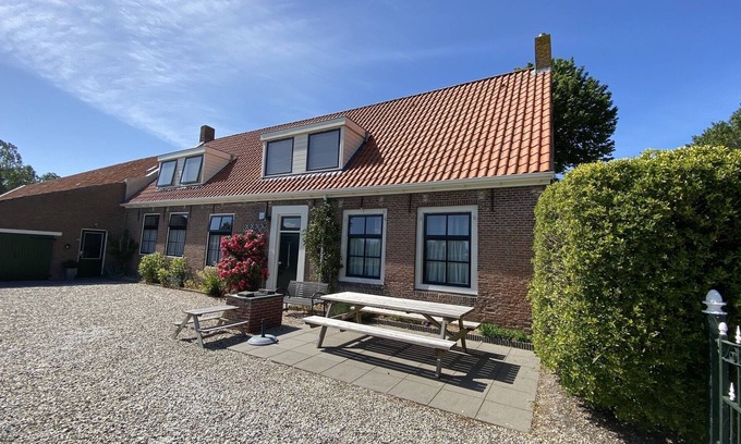 Serooskerke House | 7-person holiday home with 4 bedrooms in Vrouwenpolder
