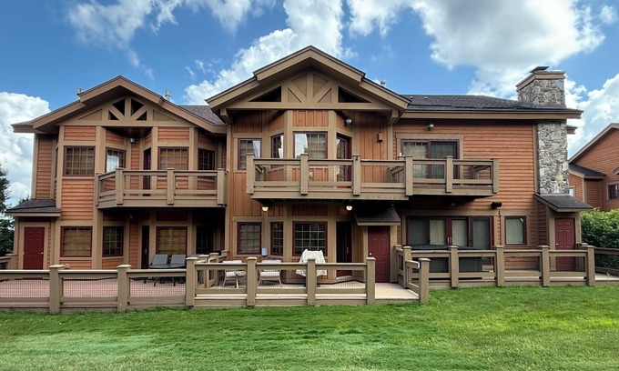Champion House | 7 Springs - Luxury Southwind Townhome Ski-in Ski out off the back deck!