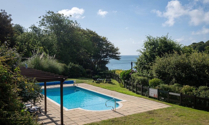 Salcombe Cottage | 7 St Elmo Court - an apartment that sleeps 4 guests in 2 bedrooms