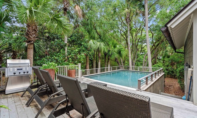 Vanderhorst Plantation House | 70 Forestay: 6 Bedrooms, Private Pool, Walk to Beach, Beach Gear/Bike Credit