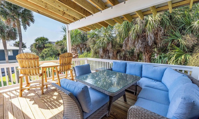 Saint Helena Island House | 707 Silverside, Oceanview with Guest Cards Included!