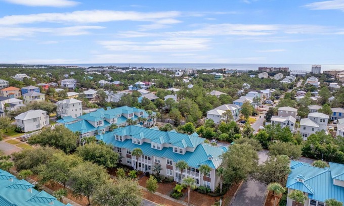 Santa Rosa Beach Condo | $70k Remodel 2022 with Entertainment Space - Pool - Bike to the Beach