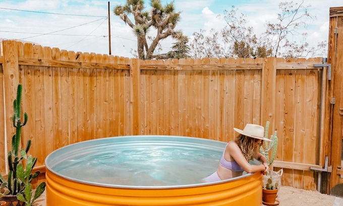 Yucca Valley House | 70s Vibes with Hot Tub & Pool! The Coyote House