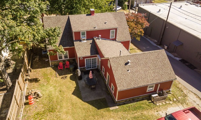 Fayetteville House | 75 Yards from Dickson, walk to Razorback stadium!