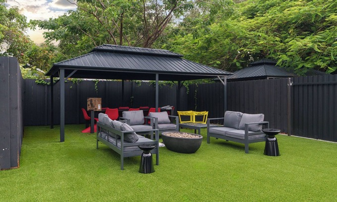 Buena Vista House | 7BR Design District Two Villas, Private Pool, Backyard, Outdoor Lounge & Dining