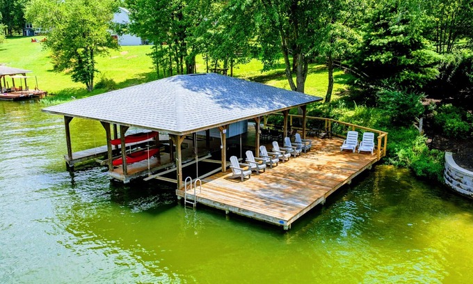 Mineral House | 7BR Lakefront Lake Anna Blue Sails - Waterfront