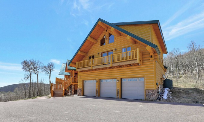 Hartsel House | 7BR Mountain Retreat ~ Hot Tub ~ Epic Mtn Views ~ Game Room ~ Wood Fireplaces