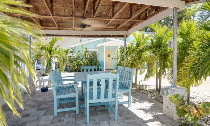 Safety Harbor Cottage | 7C Newly Renovated 1 Bedroom with Kitchenette